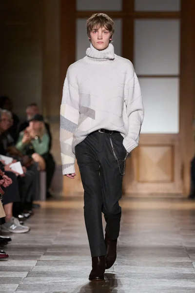 Look 25